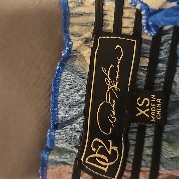 💖  $5 add to bundle item DG2 off the shoulders flower power blouse💖 - Picture 7 of 7